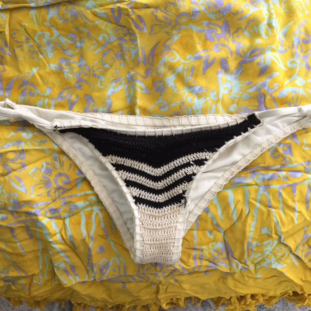 Billabong Crochet Bottems